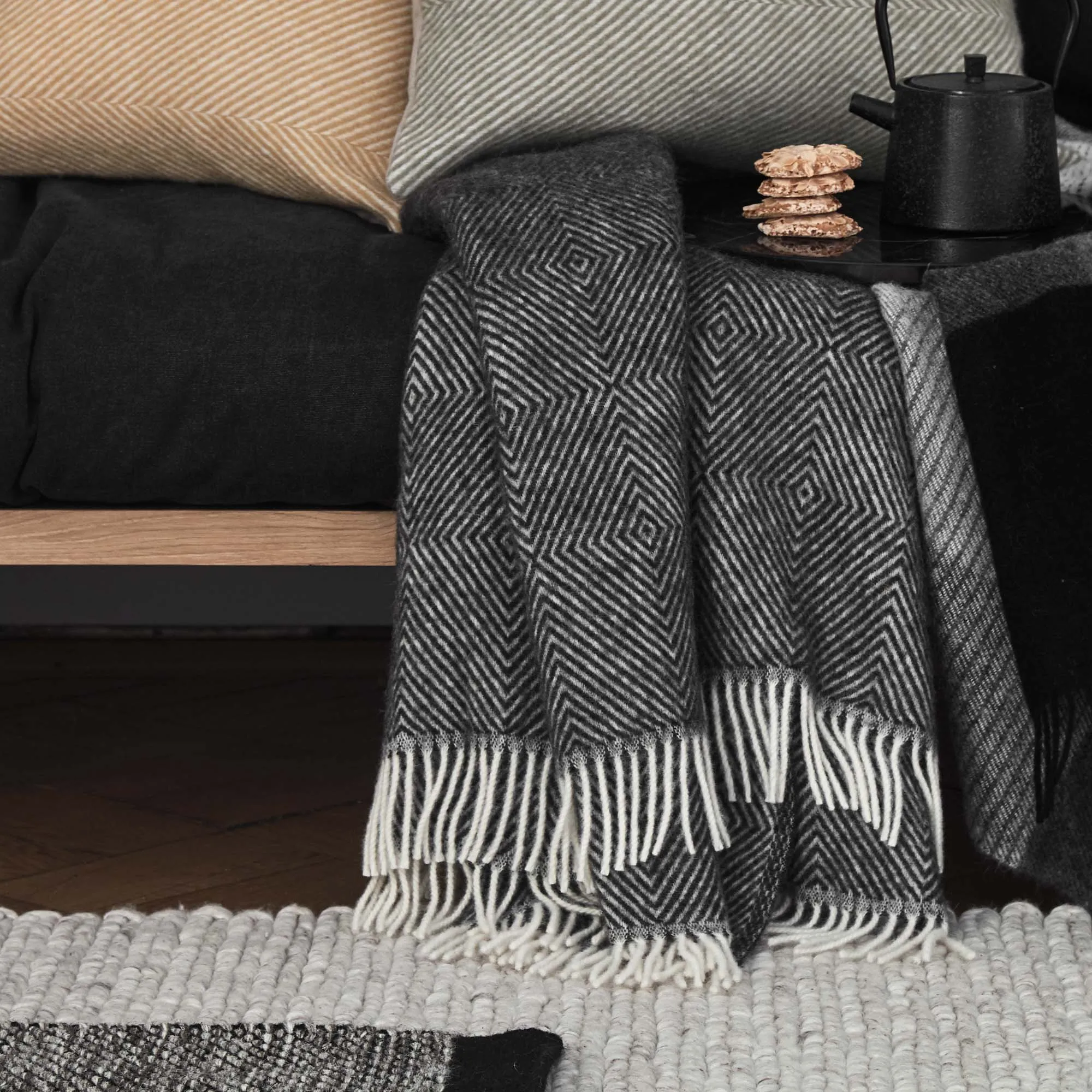 Gotland Dia Wool Blanket [Black/Cream]