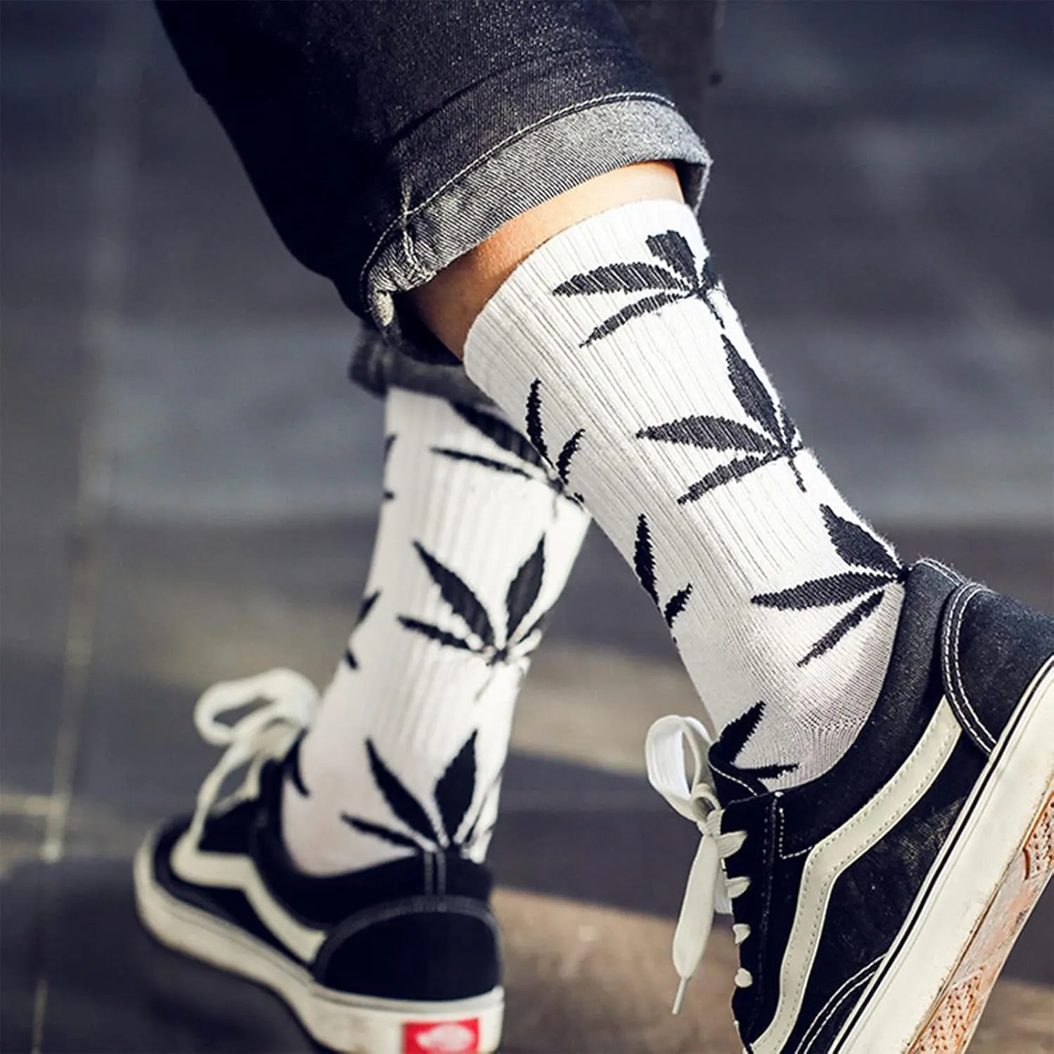 UTTPLL Winter Socks for Men Women Marijuana Weed Leaf Printed Cotton Crew Boot Scoks Maple Leaf Athletic Hiking Socks